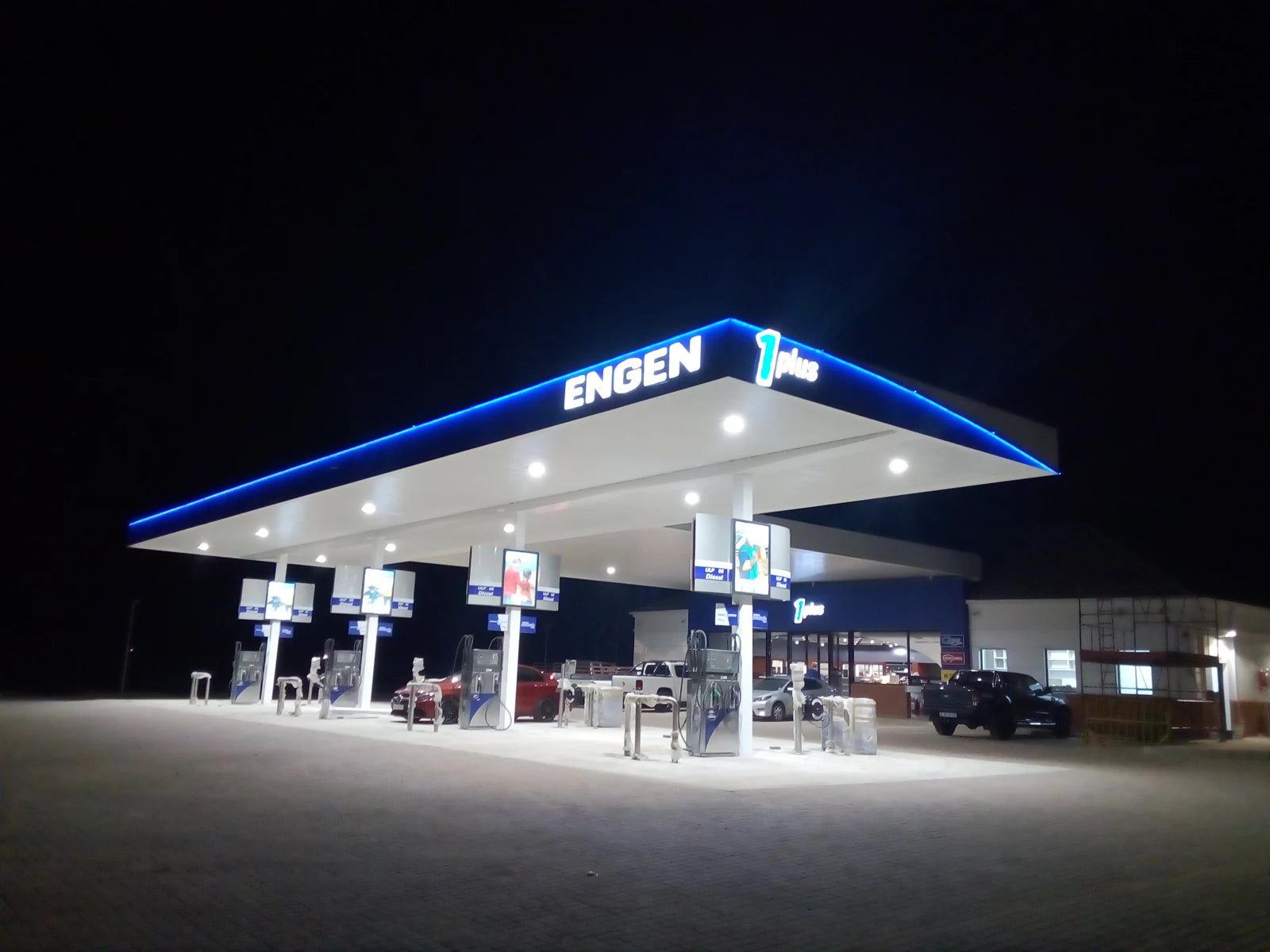 Forecourts · Engen: Brand recognition after dark.